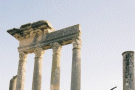 ドゥッガ　神殿の柱